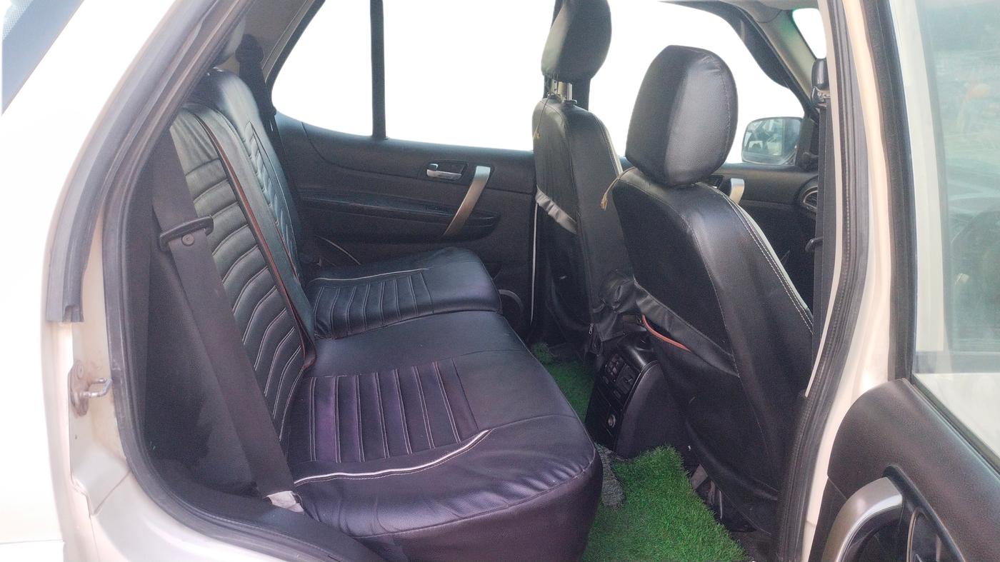 2015 Tata Safari Storme 2.2 EX 4X2, Diesel, Manual, 79,259 km, Right Side Rear Door Cabin