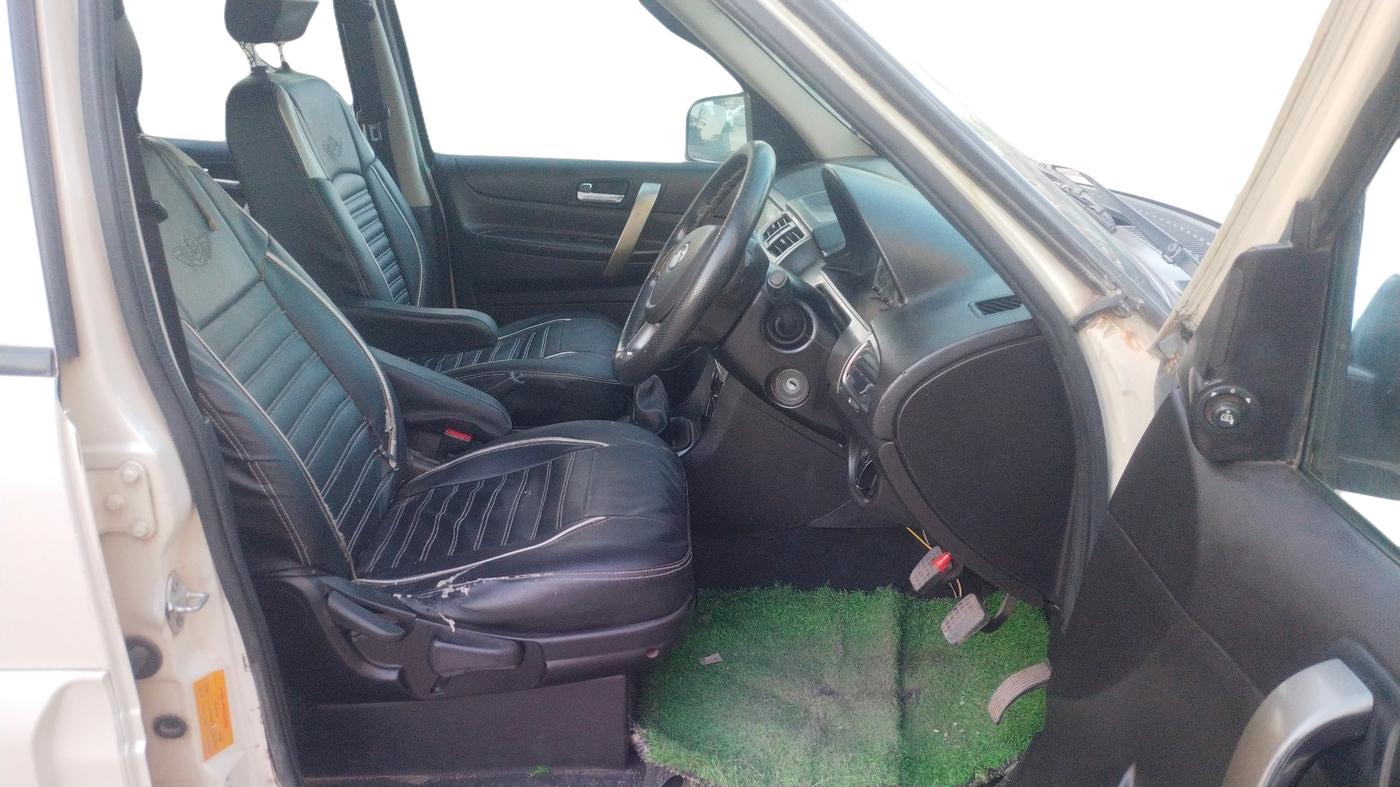 2015 Tata Safari Storme 2.2 EX 4X2, Diesel, Manual, 79,259 km, Right Side Front Door Cabin