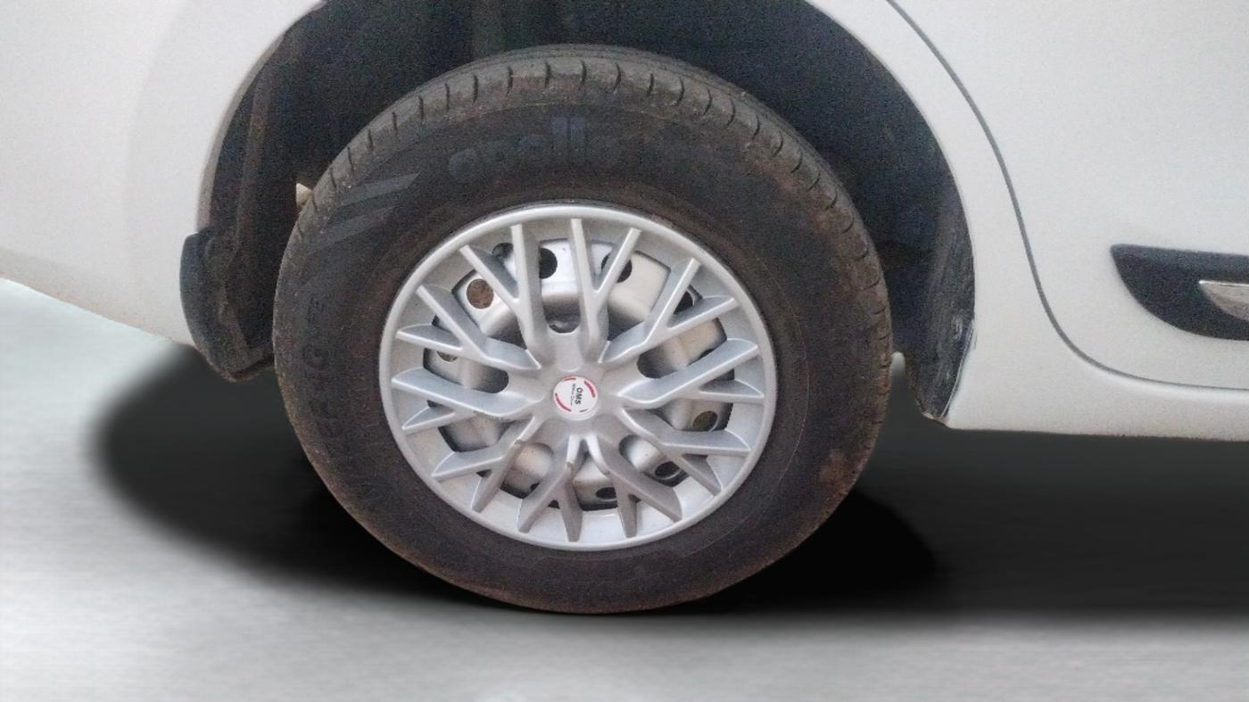 2018 Maruti Dzire LDI, Diesel, Manual, 67,253 km, Right Rear Wheel