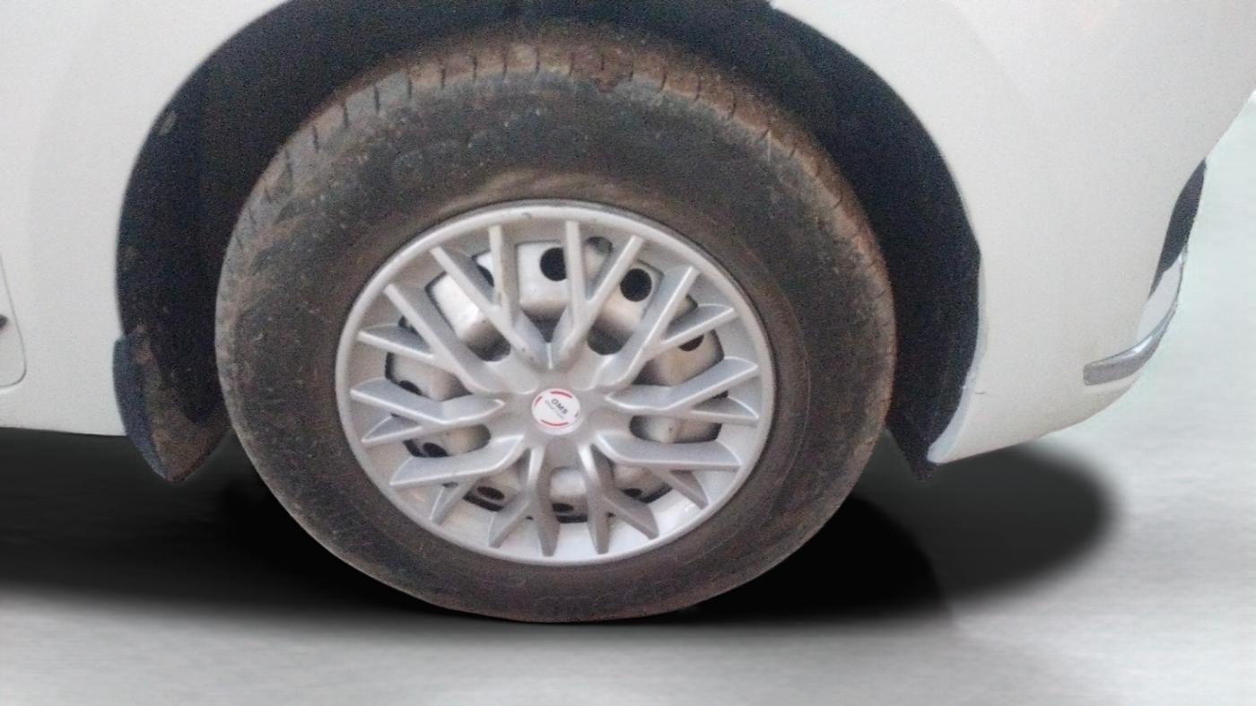 2018 Maruti Dzire LDI, Diesel, Manual, 67,253 km, Right Front Wheel