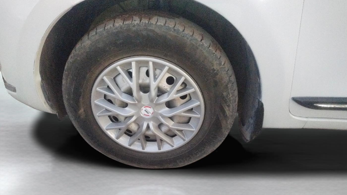 2018 Maruti Dzire LDI, Diesel, Manual, 67,253 km, Left Front Wheel