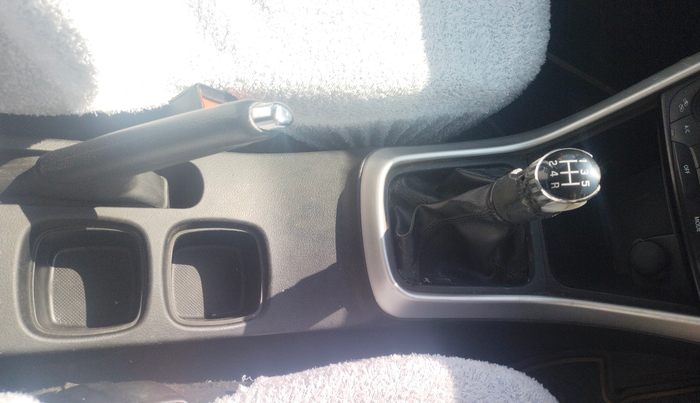 2016 Maruti S Cross ZETA 1.3, Diesel, Manual, 87,548 km, Gear Lever