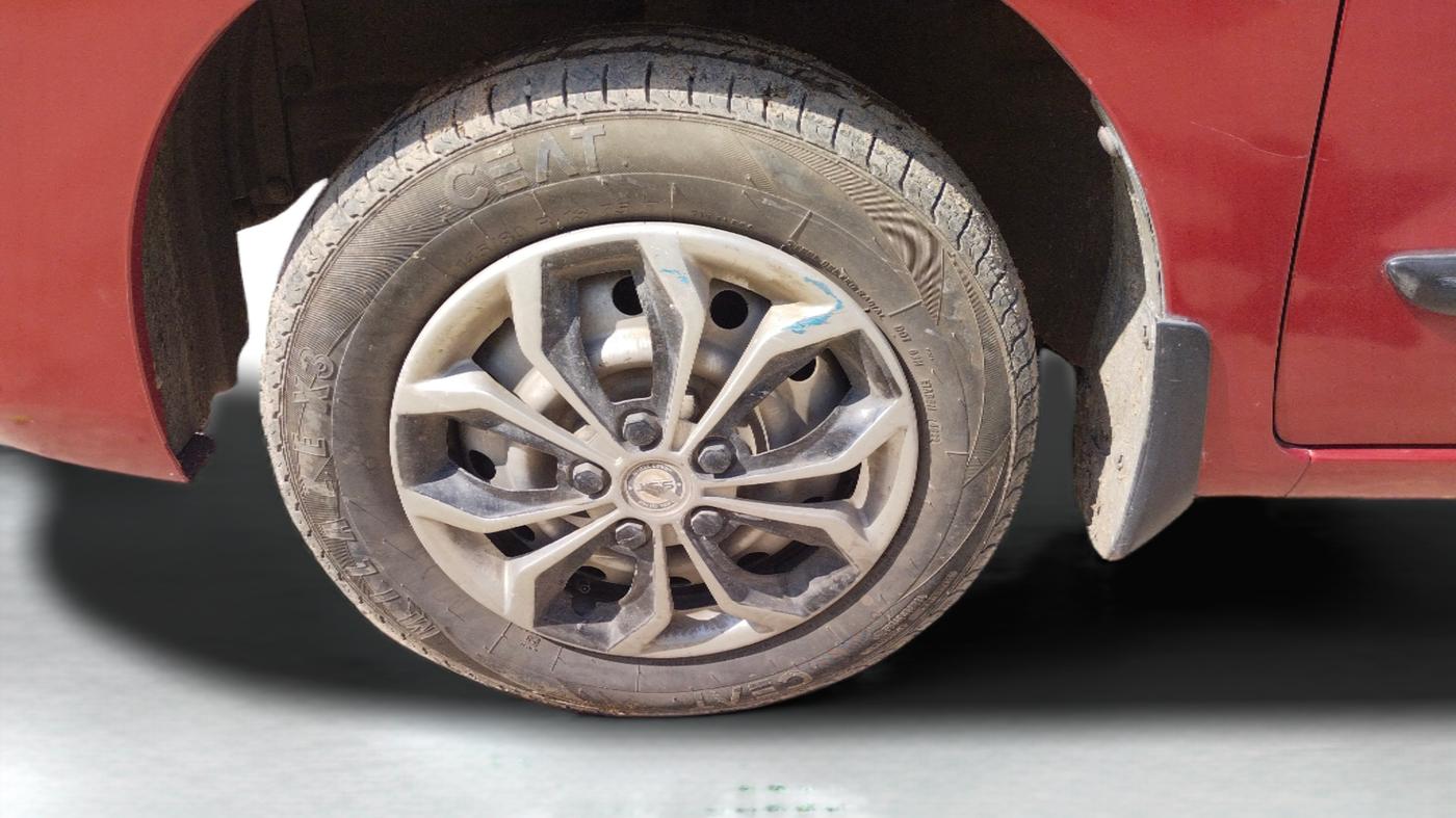2015 Maruti Wagon R 1.0 LXI, Petrol, Manual, 46,880 km, Left Front Wheel