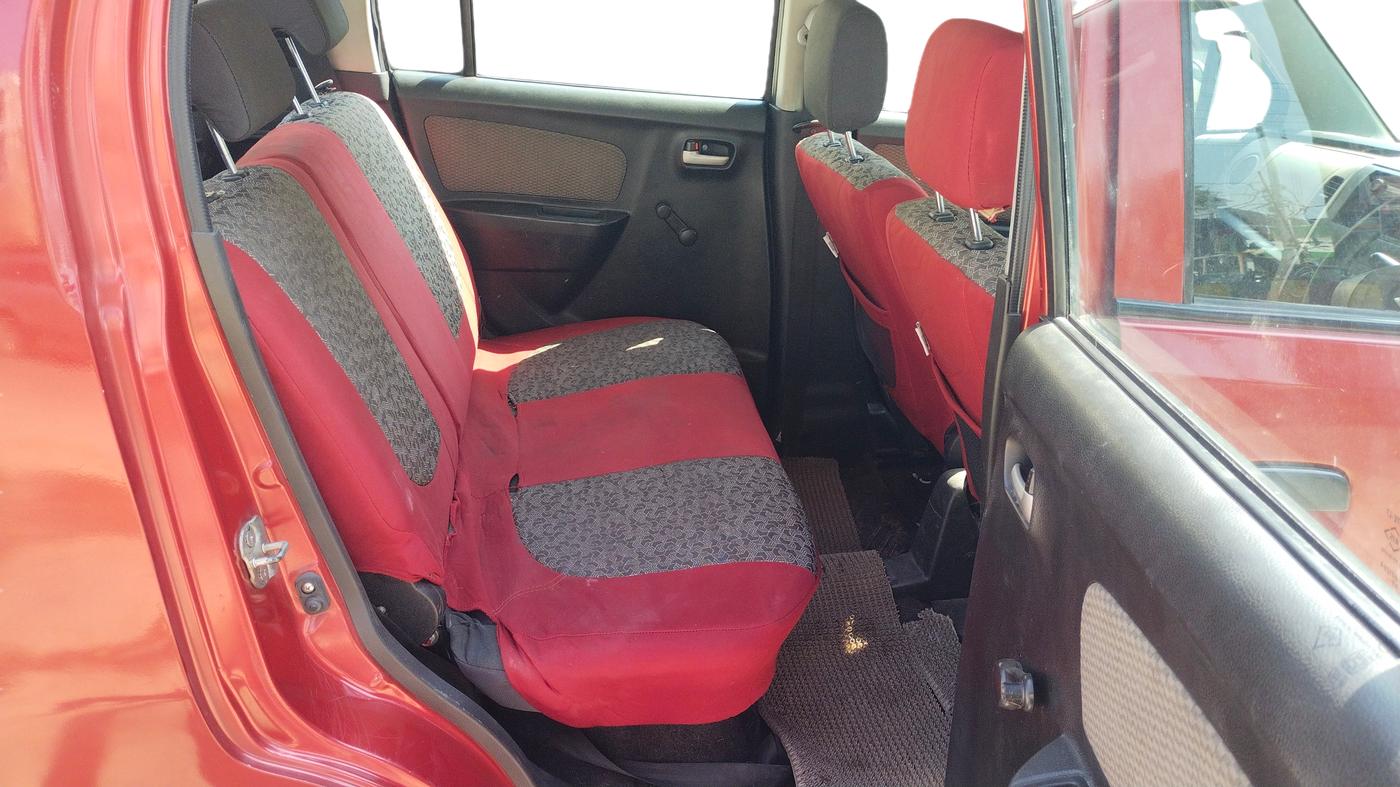 2015 Maruti Wagon R 1.0 LXI, Petrol, Manual, 46,880 km, Right Side Rear Door Cabin