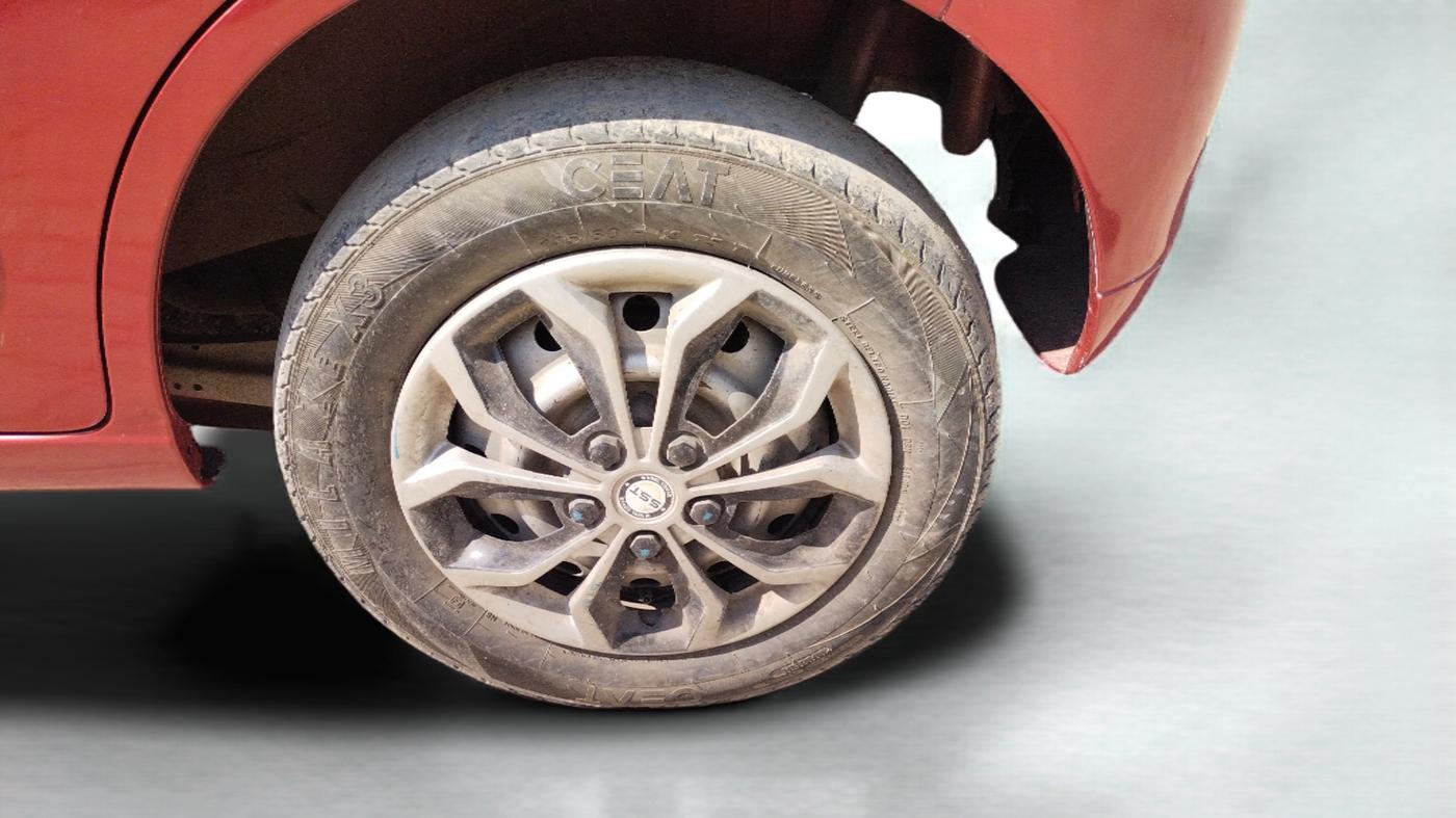 2015 Maruti Wagon R 1.0 LXI, Petrol, Manual, 46,880 km, Left Rear Wheel
