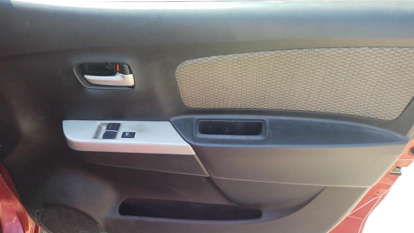 2015 Maruti Wagon R 1.0 LXI, Petrol, Manual, 46,880 km, Driver Side Door Panel Controls