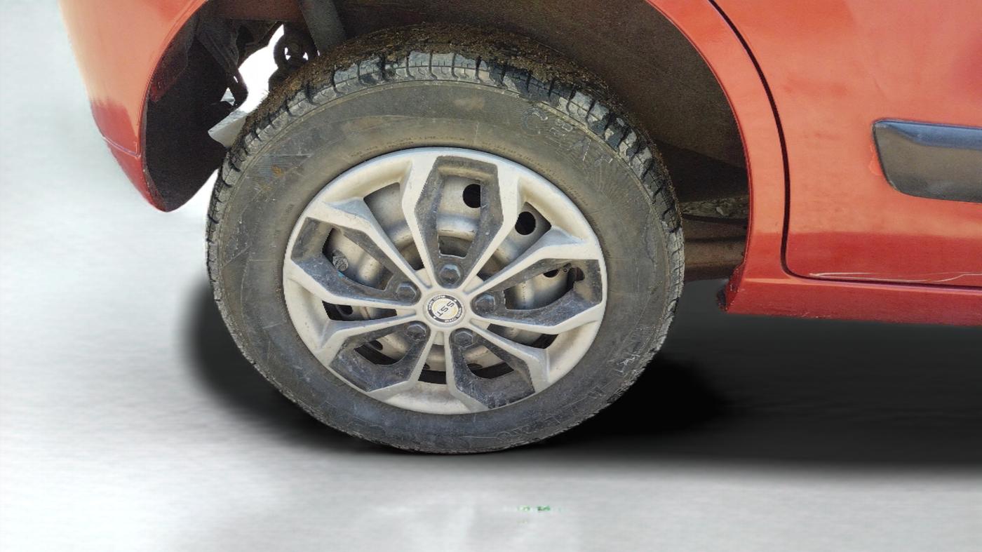2015 Maruti Wagon R 1.0 LXI, Petrol, Manual, 46,880 km, Right Rear Wheel