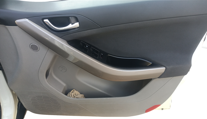 2018 Tata NEXON XZA PLUS DIESEL, Diesel, Automatic, 54,018 km, Driver Side Door Panel Controls