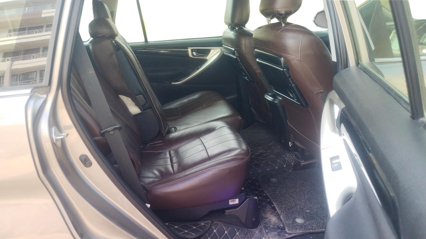 2020 Toyota Innova Crysta 2.4 VX 8 STR, Diesel, Manual, 31,027 km, Right Side Rear Door Cabin