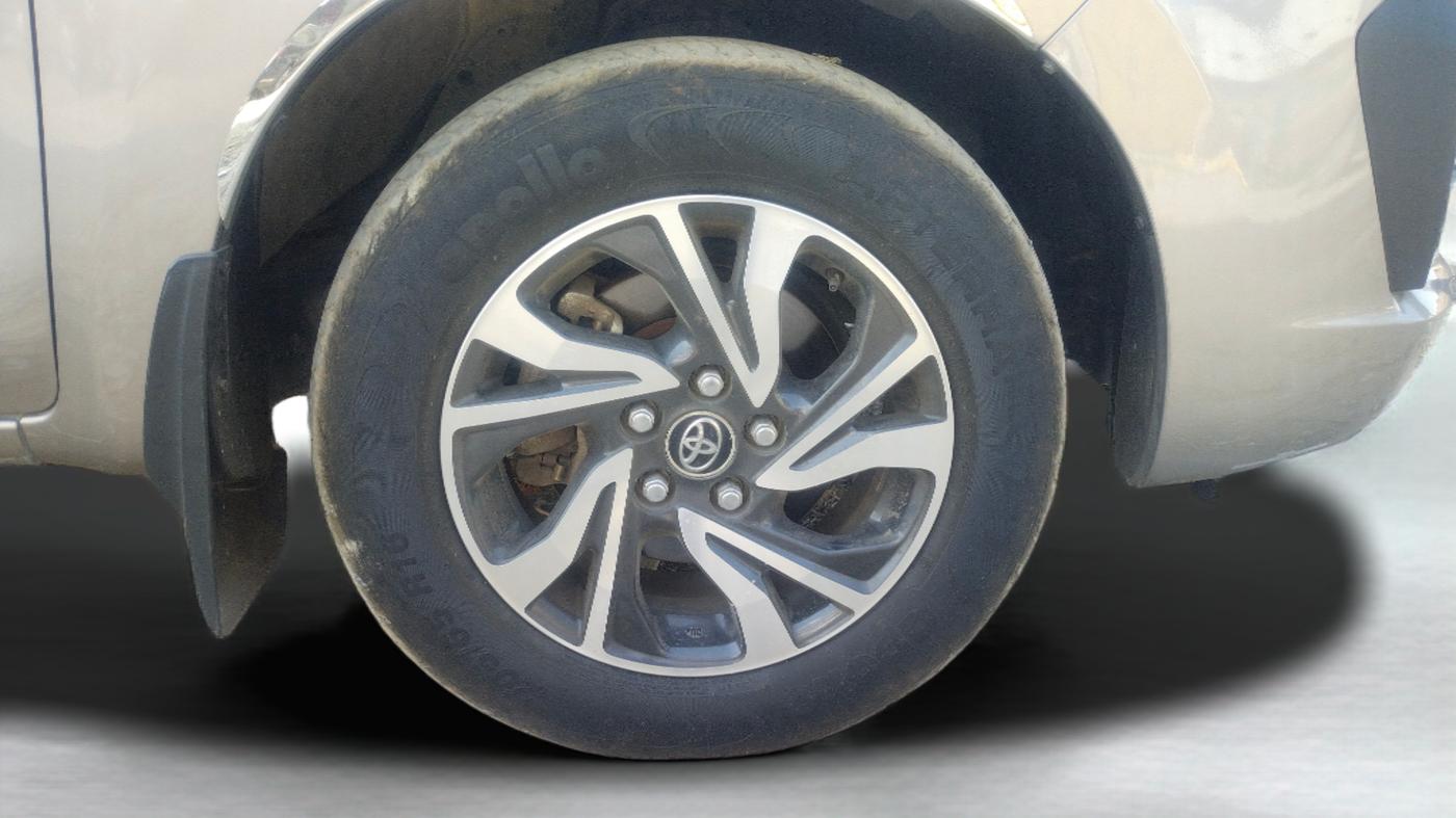 2020 Toyota Innova Crysta 2.4 VX 8 STR, Diesel, Manual, 31,027 km, Right Front Wheel