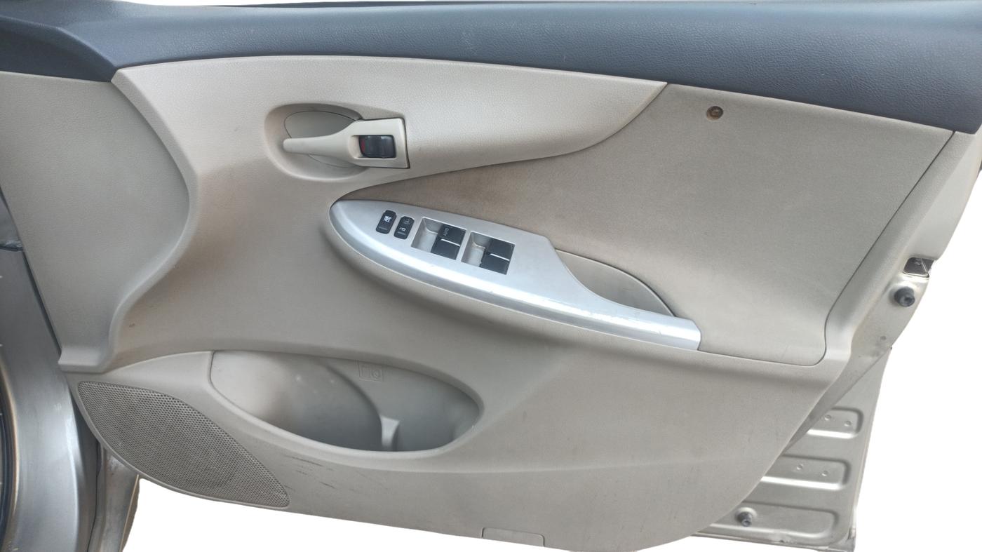 2012 Toyota Corolla Altis G DIESEL, Diesel, Manual, 1,06,087 km, Driver Side Door Panel Controls