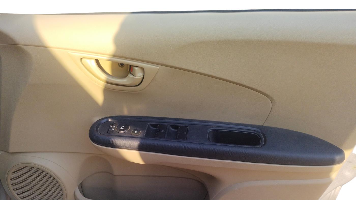 2014 Honda Mobilio 1.5L I-VTEC S, Petrol, Manual, 8,902 km, Driver Side Door Panel Controls
