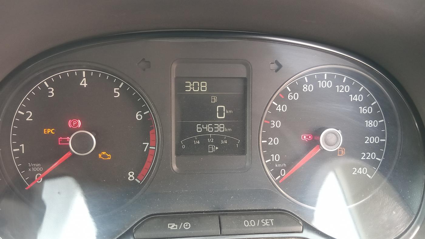 2014 Volkswagen Vento HIGHLINE 1.6 MPI, Petrol, Manual, 64,638 km, Odometer Image
