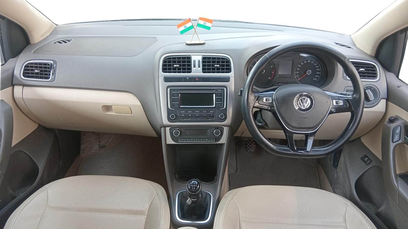 2014 Volkswagen Vento HIGHLINE 1.6 MPI, Petrol, Manual, 64,638 km, Dashboard