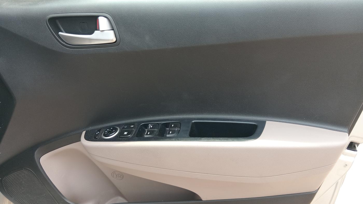 2016 Hyundai Grand i10 SPORTZ 1.2 KAPPA VTVT, Petrol, Manual, 98,832 km, Driver Side Door Panel Controls