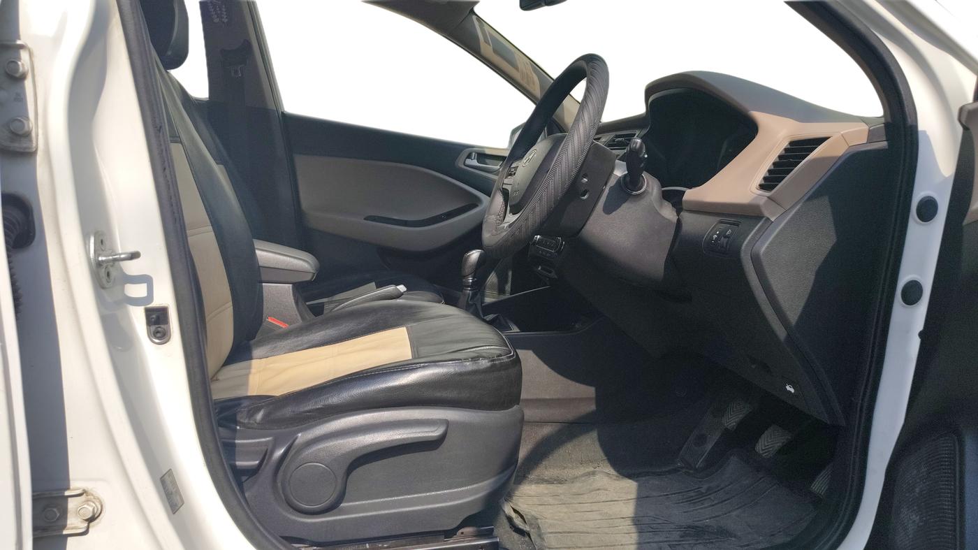 2015 Hyundai Elite i20 SPORTZ 1.2, Petrol, Manual, 45,427 km, Right Side Front Door Cabin