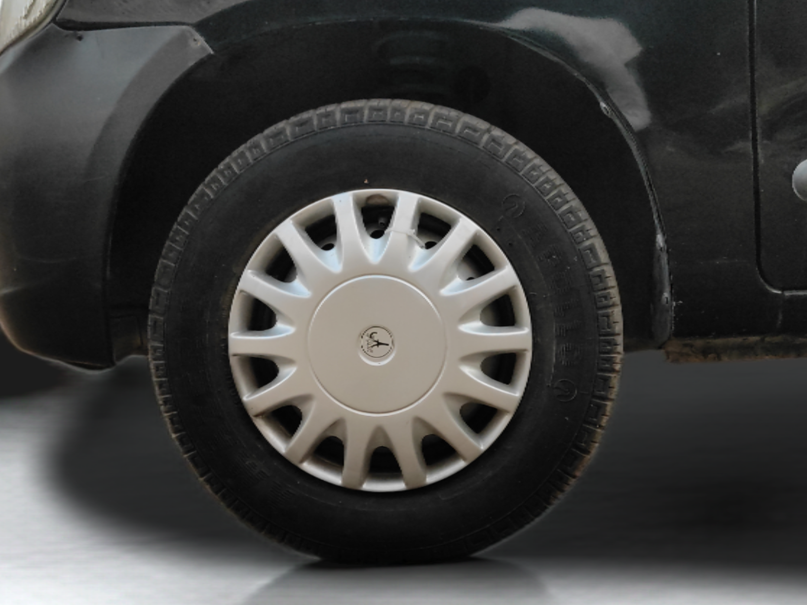 2010 Maruti Alto LXI, Petrol, Manual, 31,556 km, Left Front Wheel