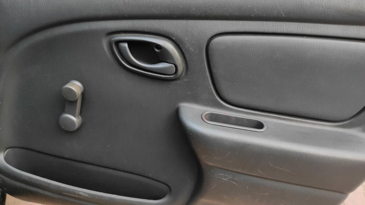 2010 Maruti Alto LXI, Petrol, Manual, 31,556 km, Driver Side Door Panel Controls