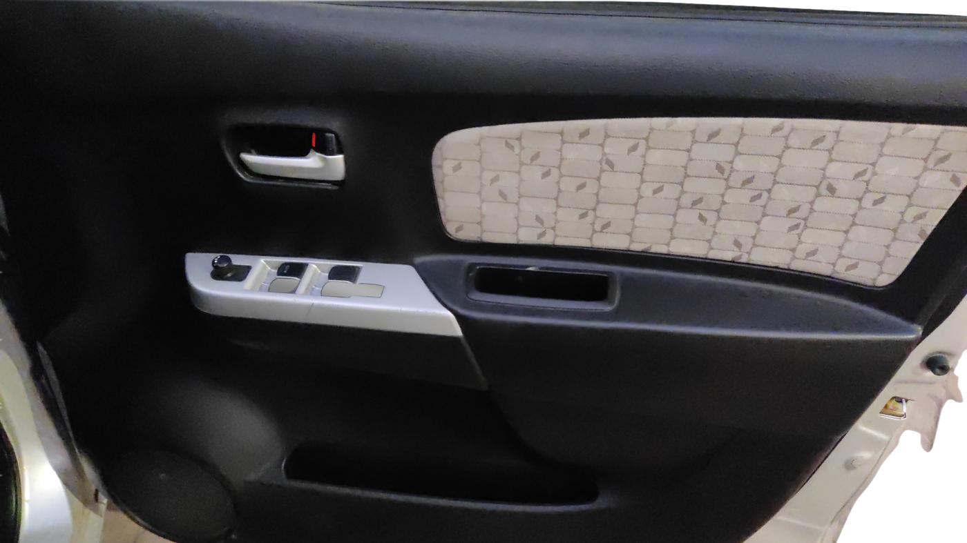 2016 Maruti Wagon R 1.0 VXI, Petrol, Manual, 67,319 km, Driver Side Door Panel Controls