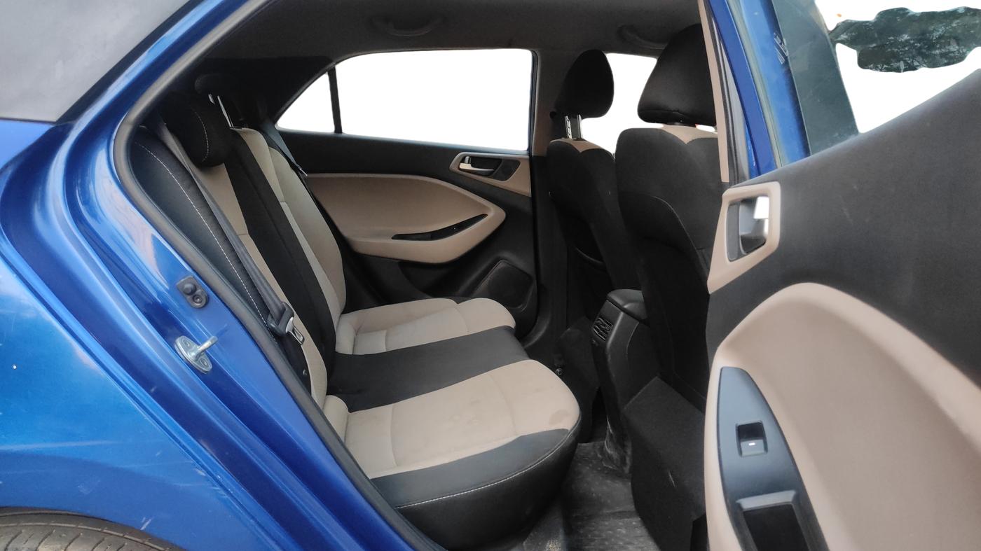 2015 Hyundai Elite i20 ASTA 1.2, Petrol, Manual, 82,353 km, Right Side Rear Door Cabin