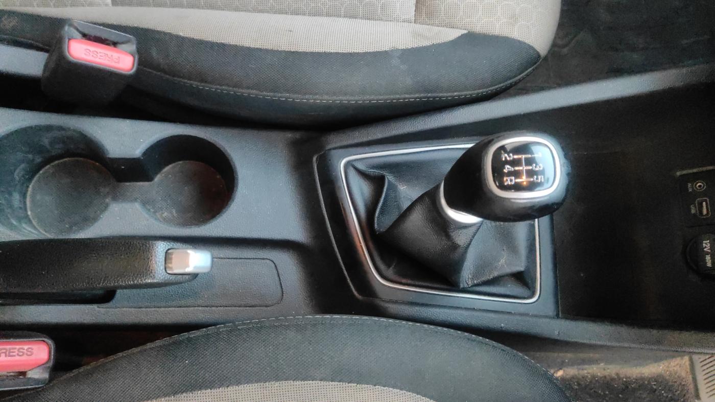 2015 Hyundai Elite i20 ASTA 1.2, Petrol, Manual, 82,353 km, Gear Lever