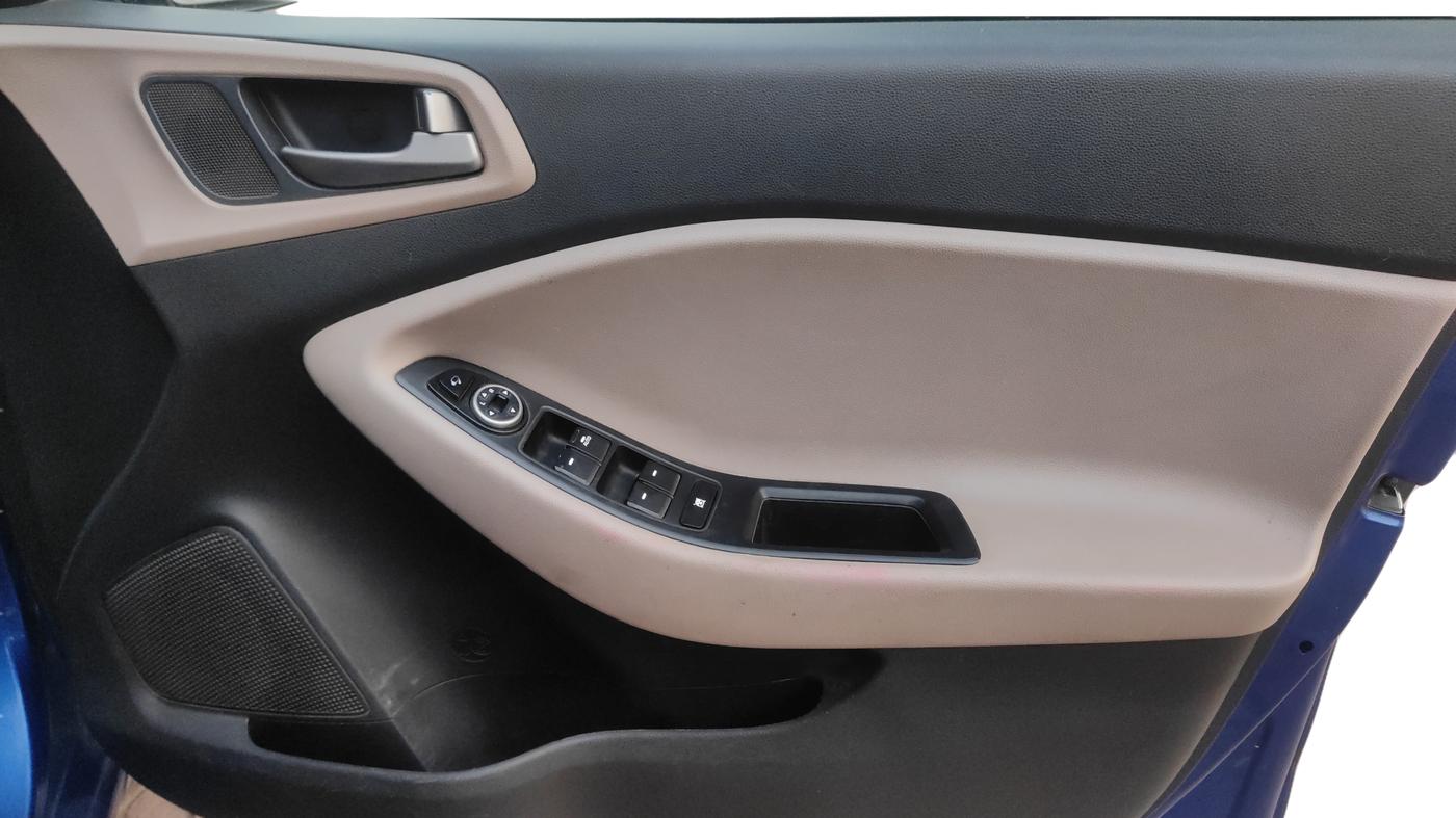 2015 Hyundai Elite i20 ASTA 1.2, Petrol, Manual, 82,353 km, Driver Side Door Panel Controls