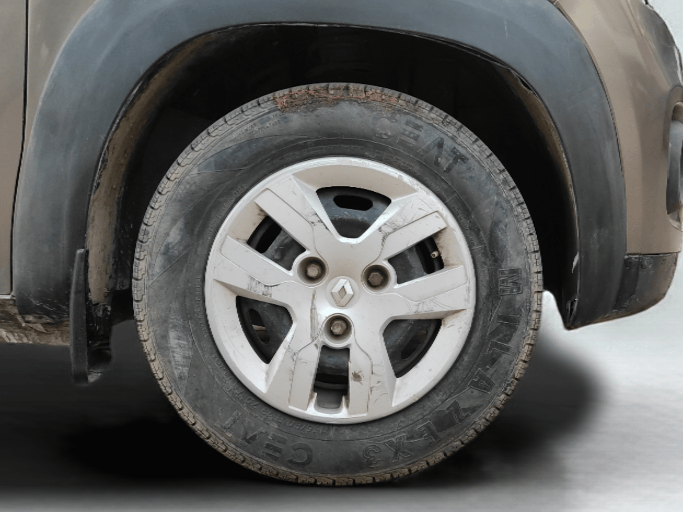 2017 Renault Kwid RXT 1.0, Petrol, Manual, 76,594 km, Right Front Wheel
