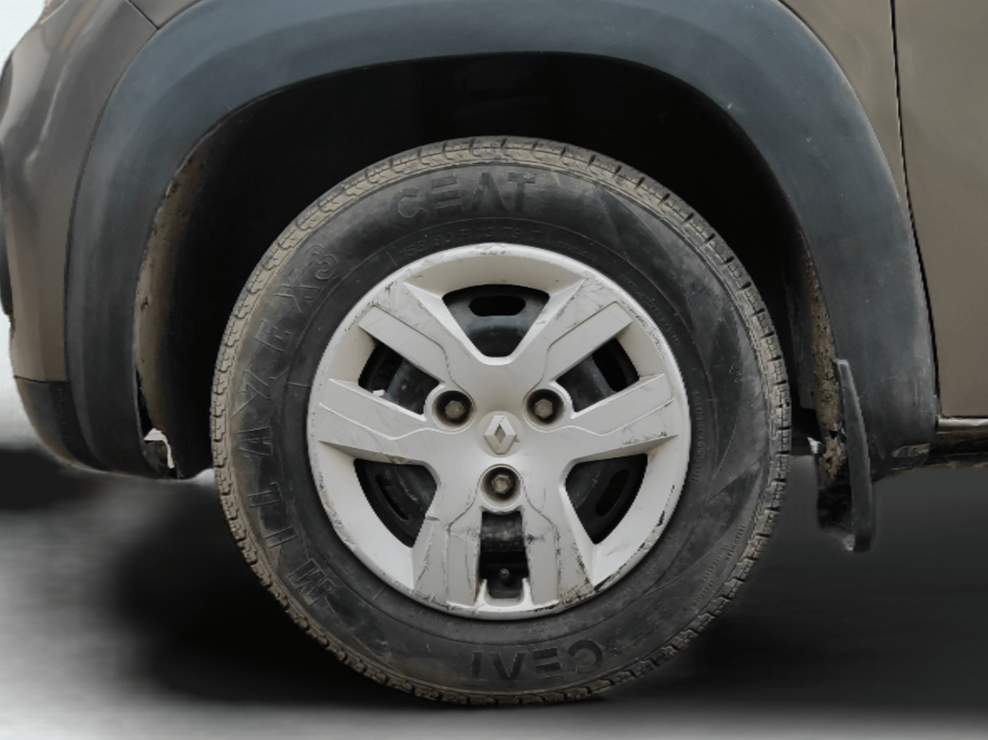 2017 Renault Kwid RXT 1.0, Petrol, Manual, 76,594 km, Left Front Wheel