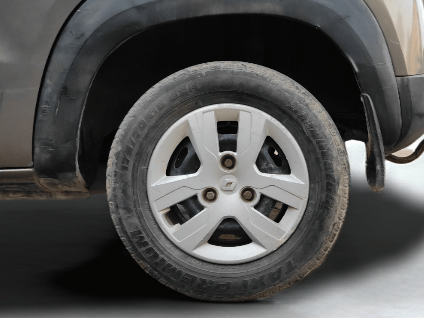 2017 Renault Kwid RXT 1.0, Petrol, Manual, 76,594 km, Left Rear Wheel