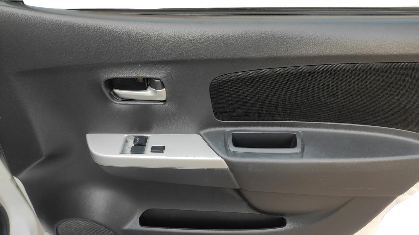 2010 Maruti Wagon R 1.0 LXI, Petrol, Manual, 76,303 km, Driver Side Door Panel Controls