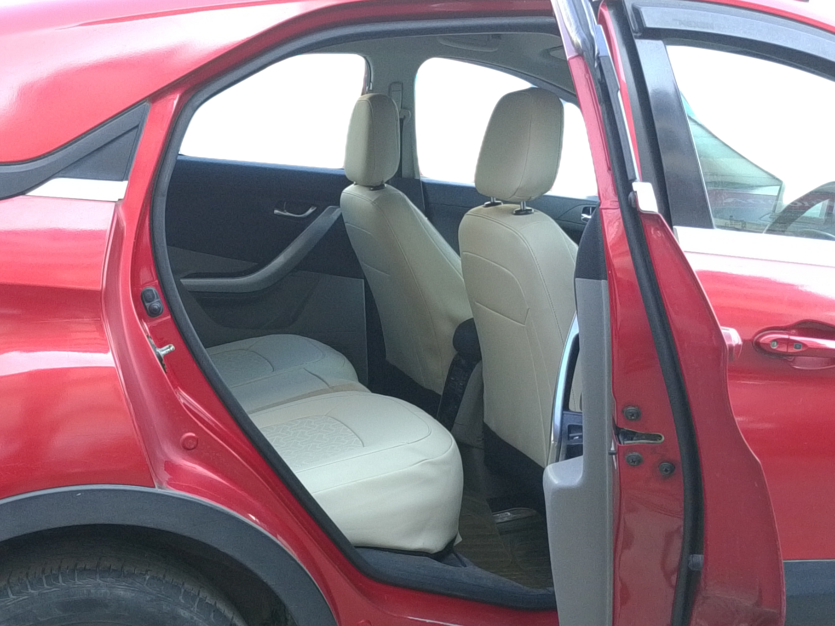 2017 Tata NEXON XZ PLUS PETROL, Petrol, Manual, 83,617 km, Right Side Rear Door Cabin