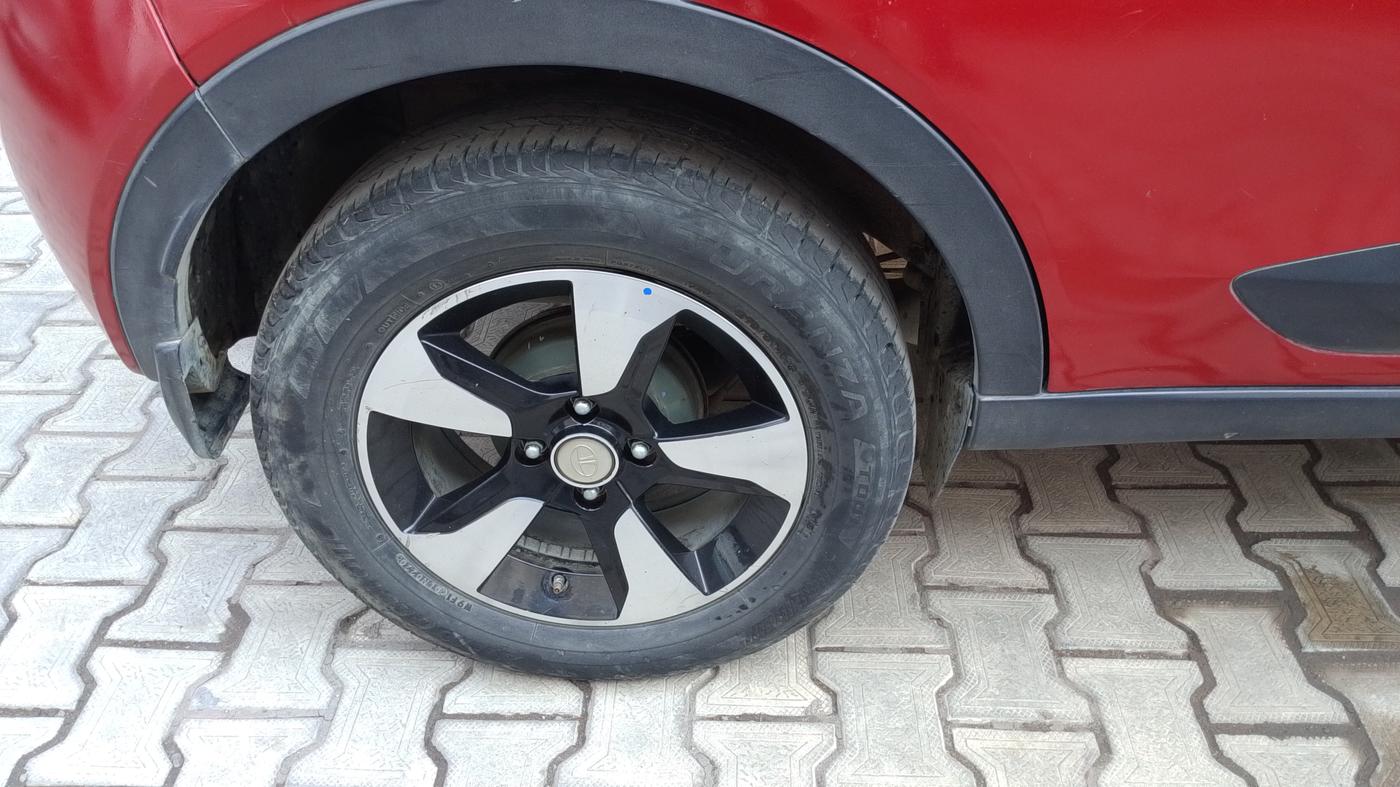 2017 Tata NEXON XZ PLUS PETROL, Petrol, Manual, 83,617 km, Right Rear Wheel
