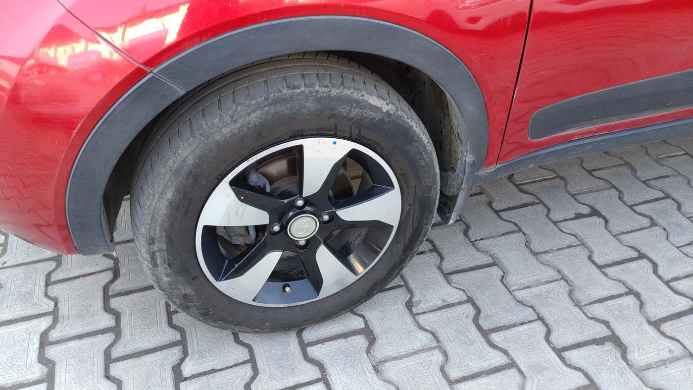 2017 Tata NEXON XZ PLUS PETROL, Petrol, Manual, 83,617 km, Left Front Wheel