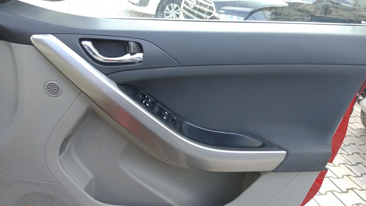 2017 Tata NEXON XZ PLUS PETROL, Petrol, Manual, 83,617 km, Driver Side Door Panel Controls
