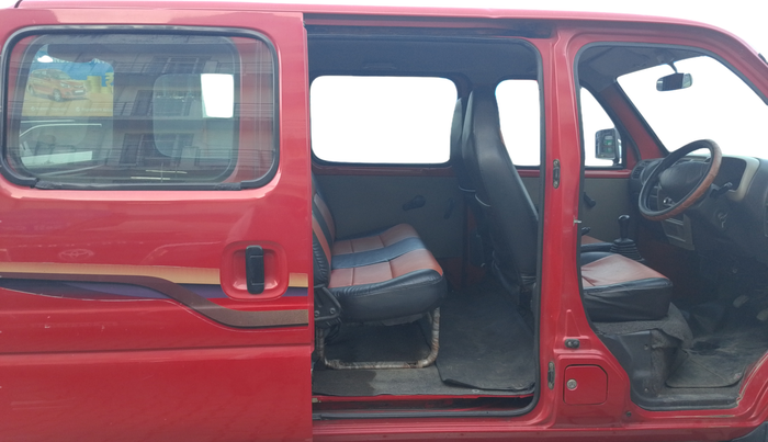 2010 Maruti Eeco 5 STR, Petrol, Manual, 30,163 km, Right Side Rear Door Cabin