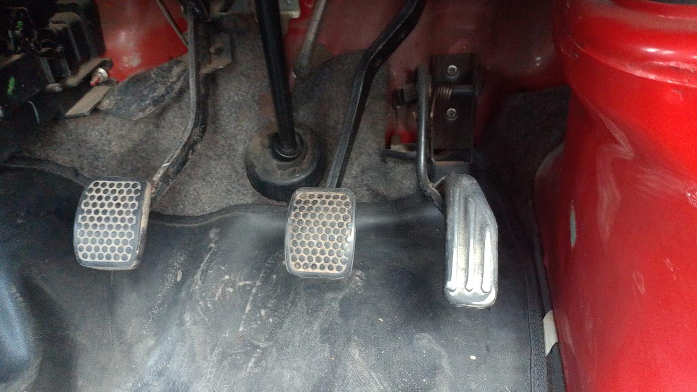 2010 Maruti Eeco 5 STR, Petrol, Manual, 30,163 km, Pedals