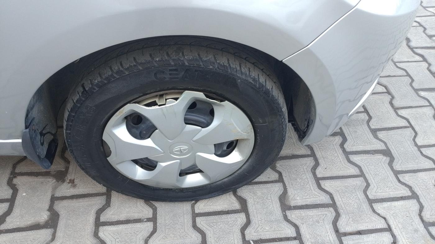 2017 Tata Tiago XT PETROL, Petrol, Manual, 91,779 km, Right Front Wheel