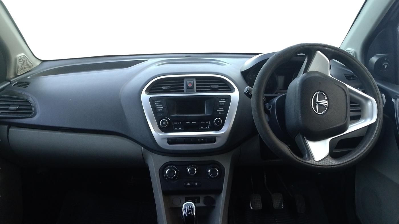 2017 Tata Tiago XT PETROL, Petrol, Manual, 91,779 km, Dashboard