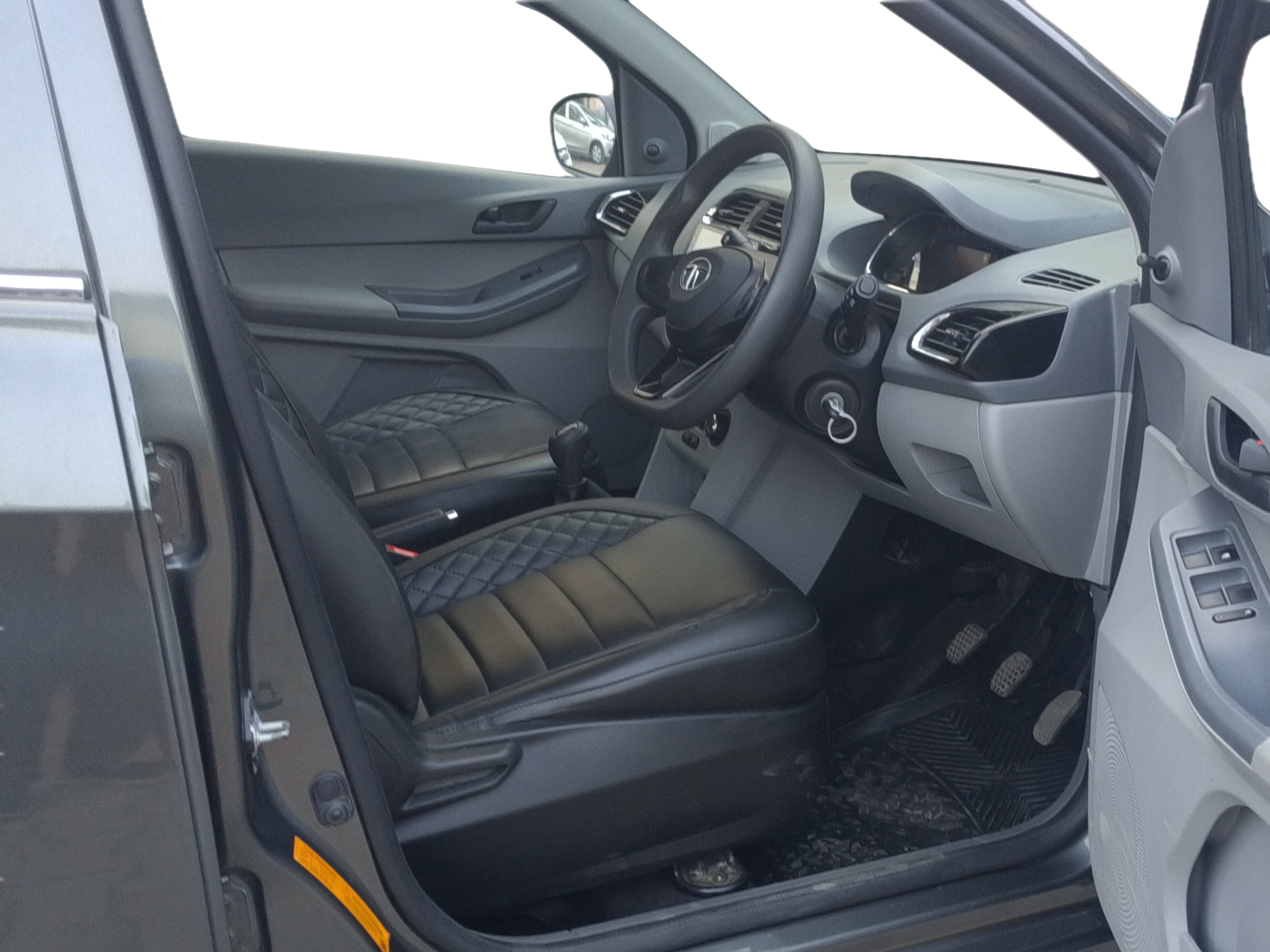 2023 Tata TIGOR XM PETROL, Petrol, Manual, 15,526 km, Right Side Front Door Cabin