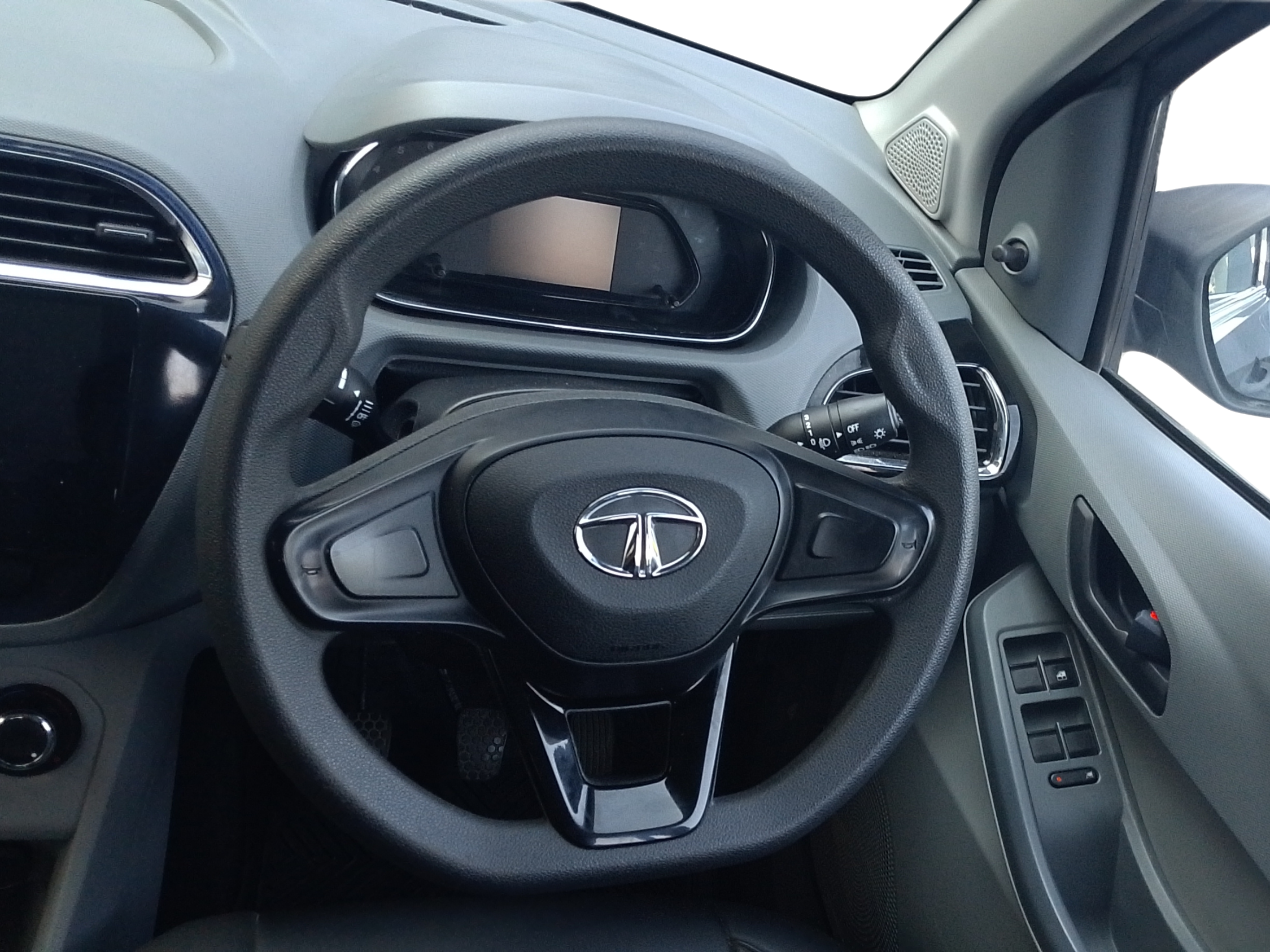 2023 Tata TIGOR XM PETROL, Petrol, Manual, 15,526 km, Steering Wheel Close Up