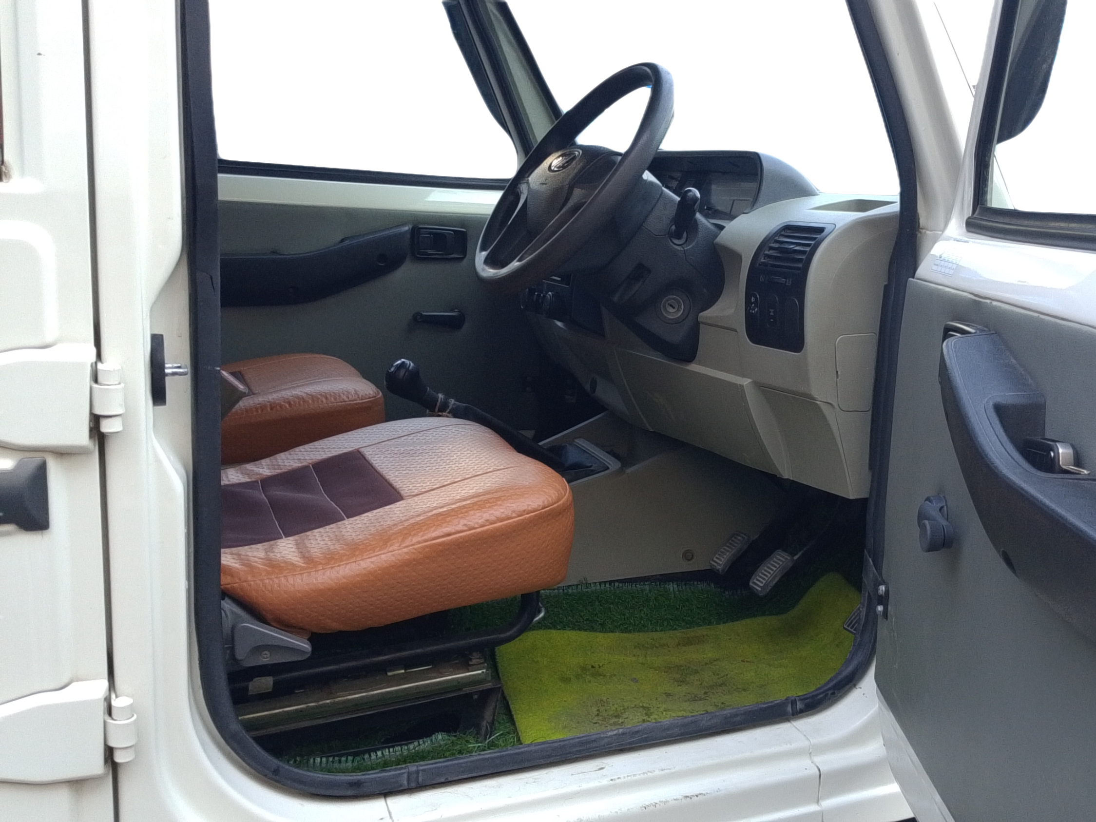2021 Mahindra Bolero B4, Diesel, Manual, 78,897 km, Right Side Front Door Cabin