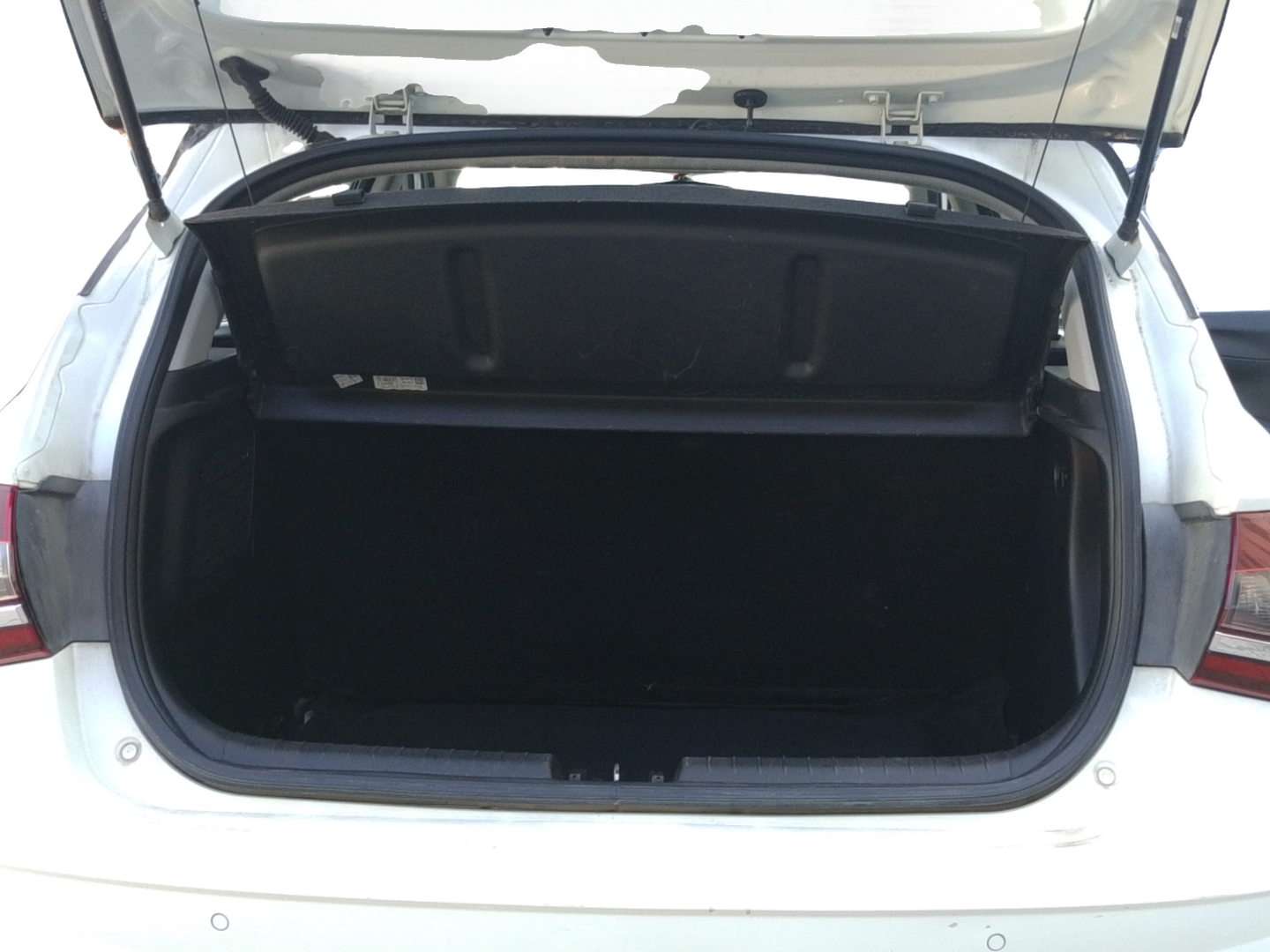 2021 Hyundai NEW I20 ASTA 1.2 MT, Petrol, Manual, 75,679 km, Boot Inside