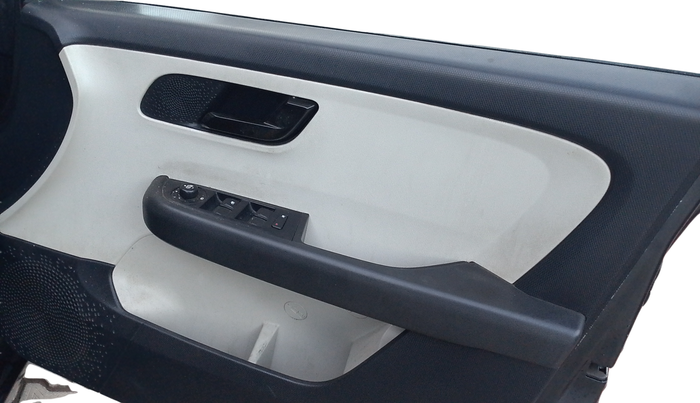 2021 Tata ALTROZ XT PETROL, Petrol, Manual, 49,335 km, Driver Side Door Panel Controls