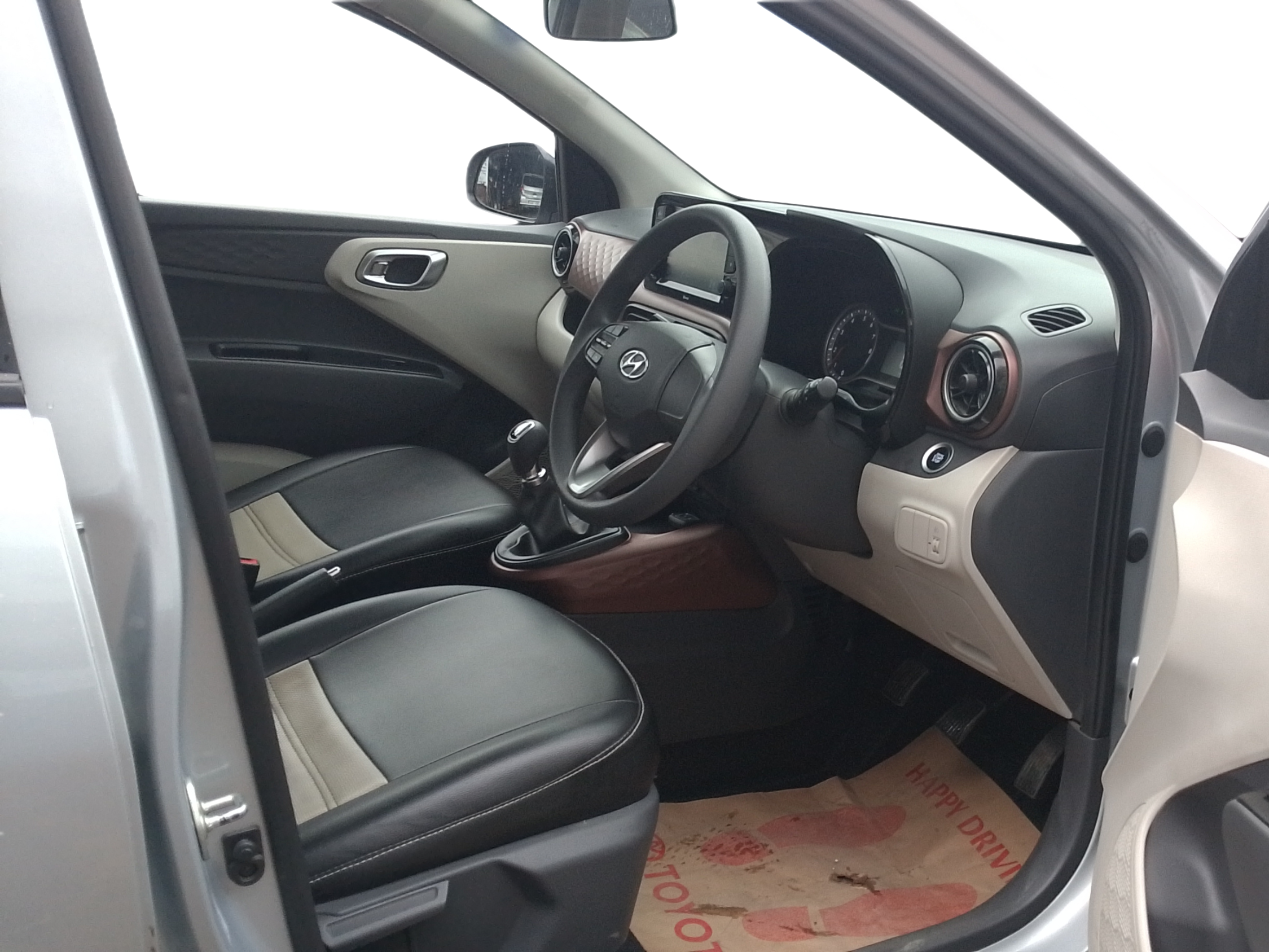 2021 Hyundai AURA SX 1.2, Petrol, Manual, 6,960 km, Right Side Front Door Cabin