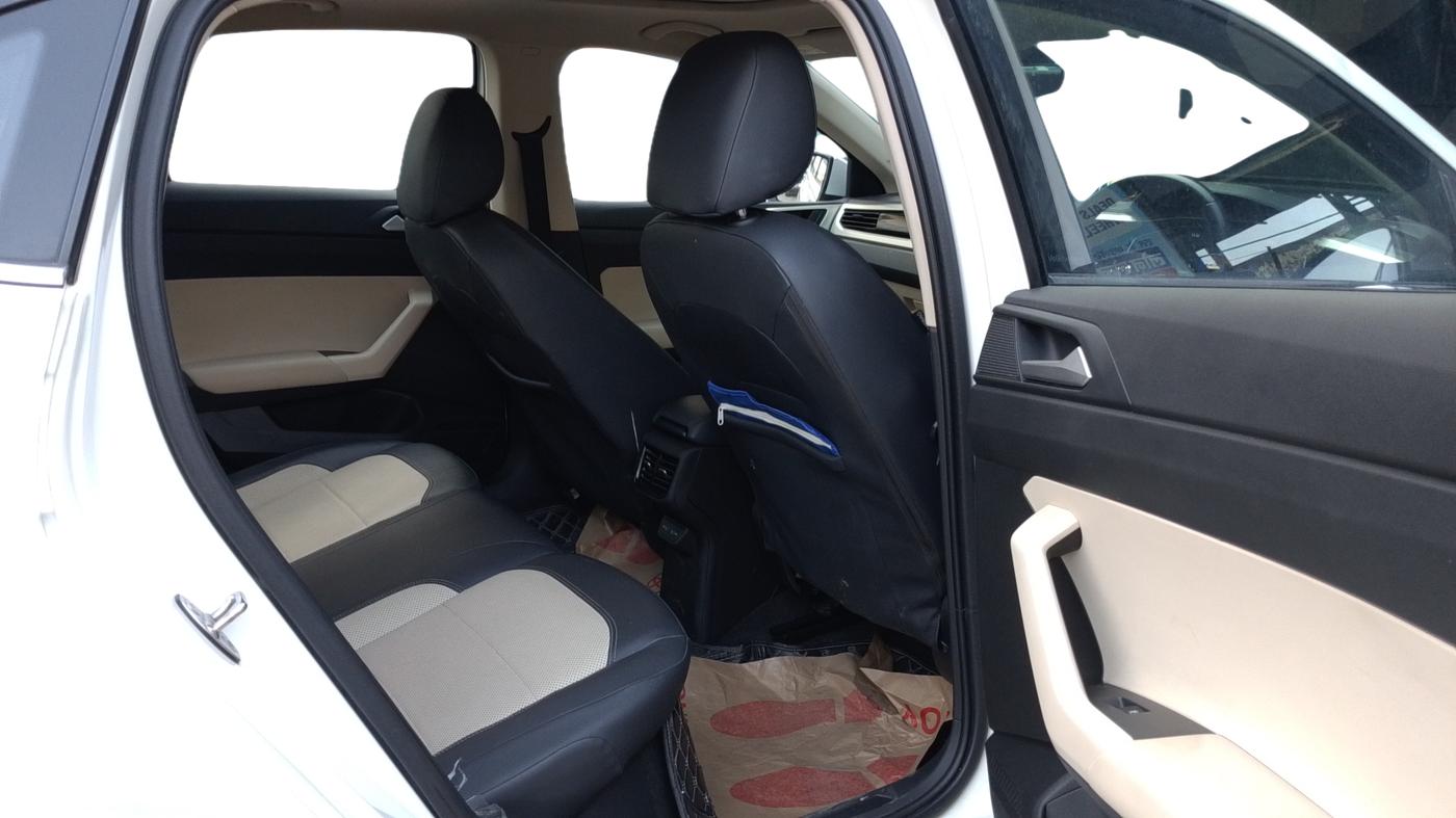 2023 Volkswagen VIRTUS TOPLINE TSI 1.0 AT, Petrol, Automatic, 23,879 km, Right Side Rear Door Cabin