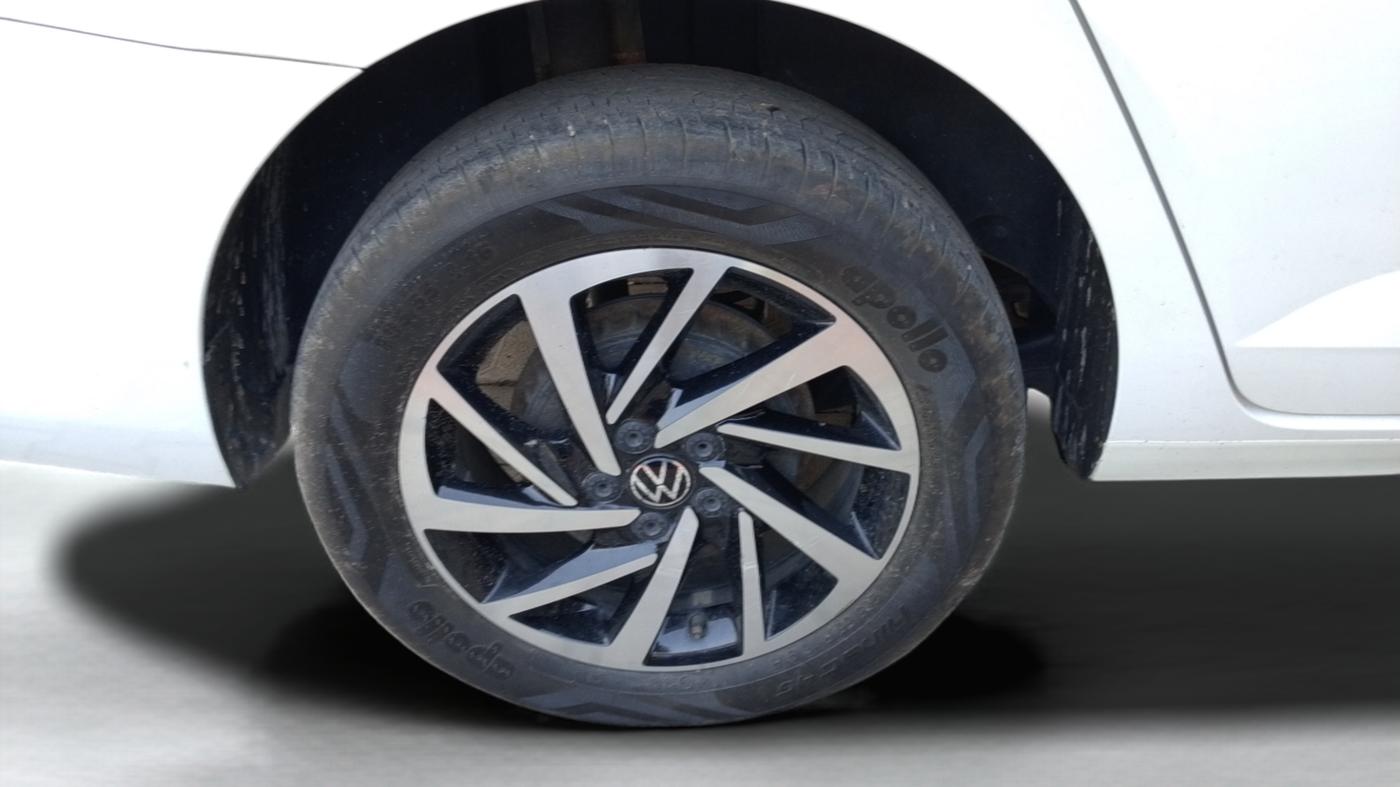 2023 Volkswagen VIRTUS TOPLINE TSI 1.0 AT, Petrol, Automatic, 23,879 km, Right Rear Wheel