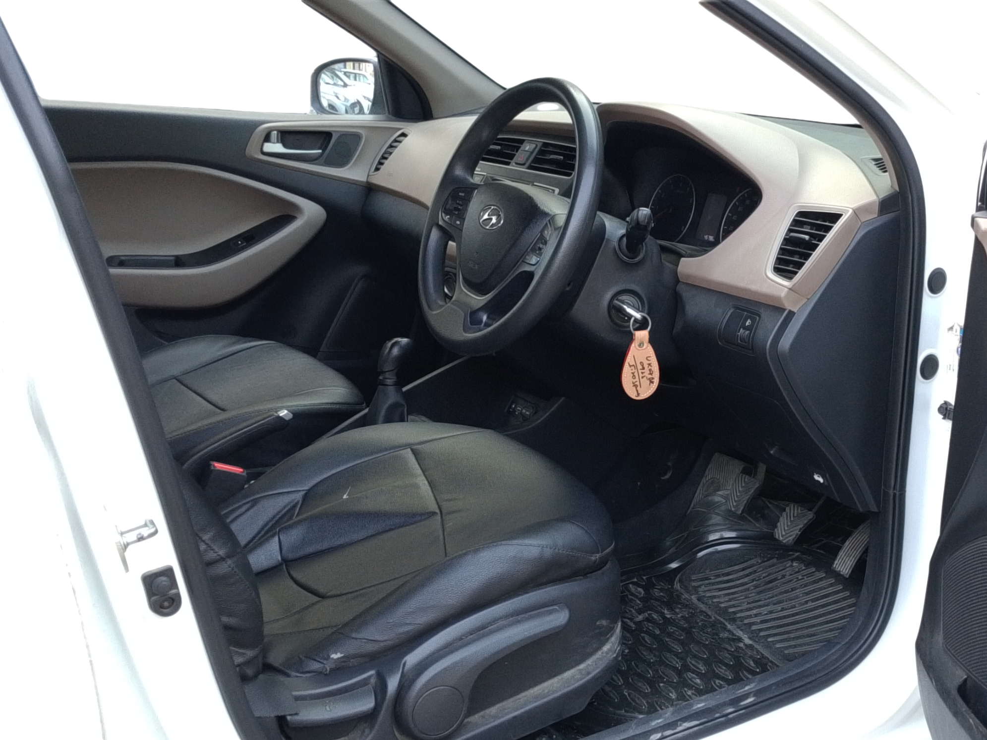 2018 Hyundai Elite i20 SPORTZ 1.2, Petrol, Manual, 45,796 km, Right Side Front Door Cabin