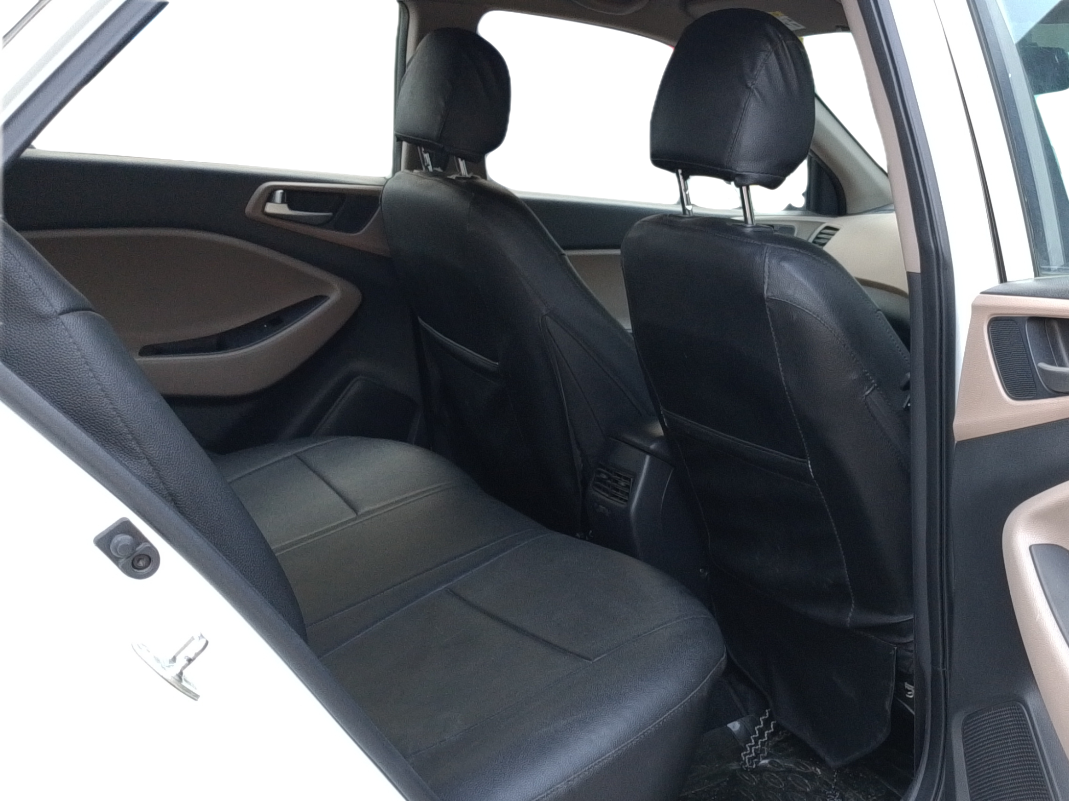 2018 Hyundai Elite i20 SPORTZ 1.2, Petrol, Manual, 45,796 km, Right Side Rear Door Cabin