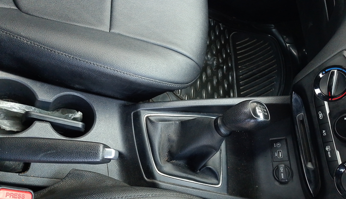 2018 Hyundai Elite i20 SPORTZ 1.2, Petrol, Manual, 45,796 km, Gear Lever