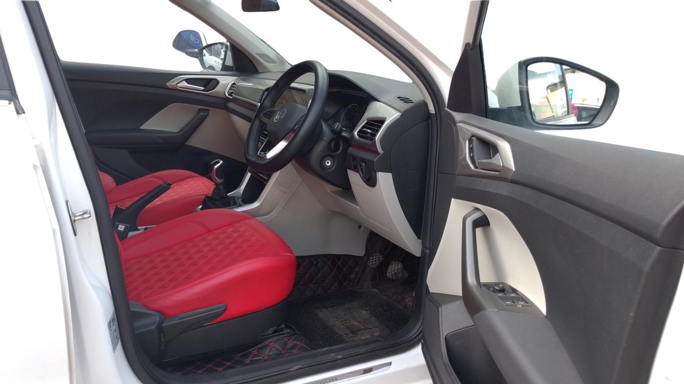 2022 Volkswagen TAIGUN GT 1.5 TSI MT, Petrol, Manual, 12,252 km, Right Side Front Door Cabin